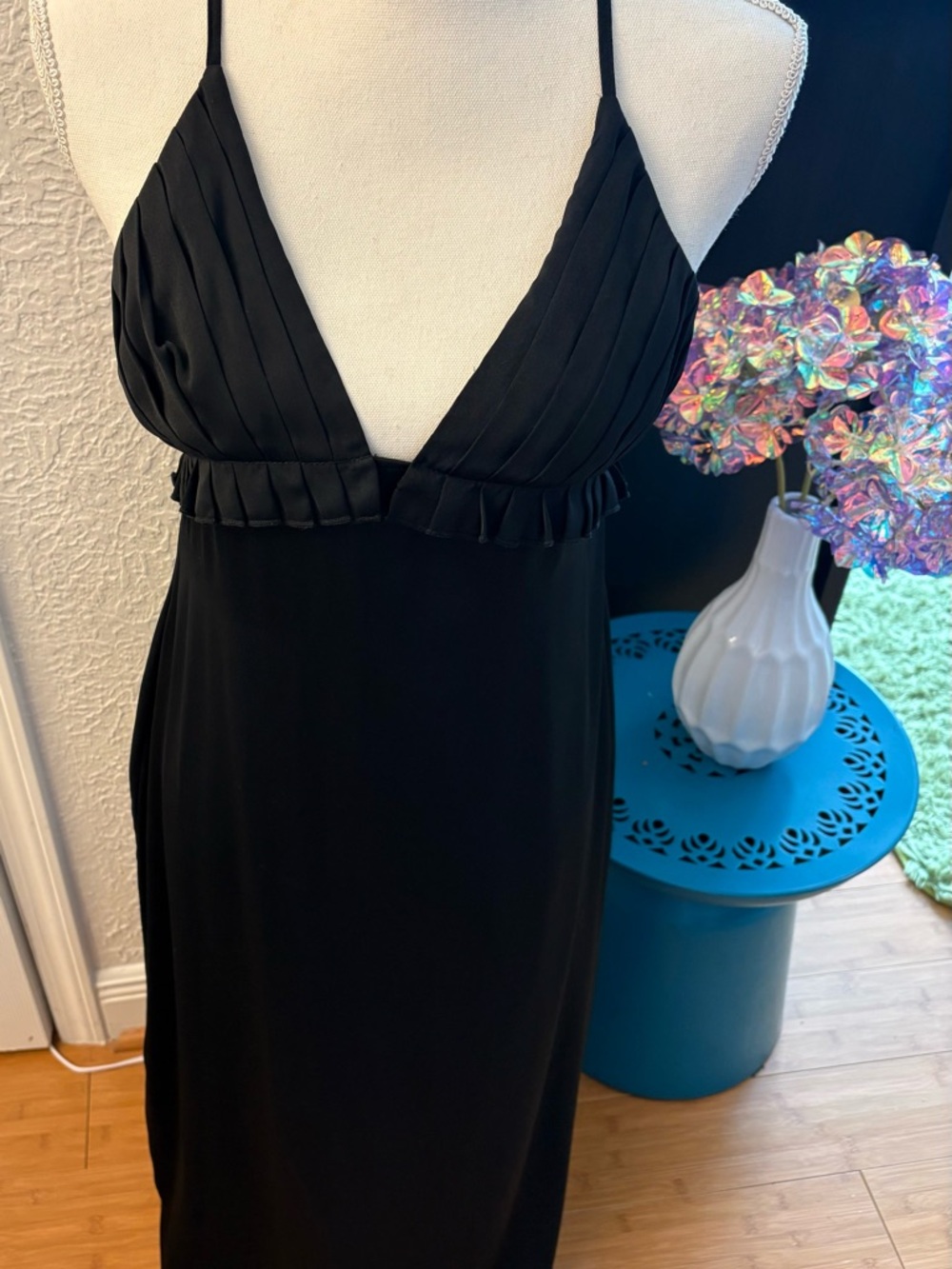 Forever 21 Black Spaghetti Strap Pleated V-Neck Maxi Dress